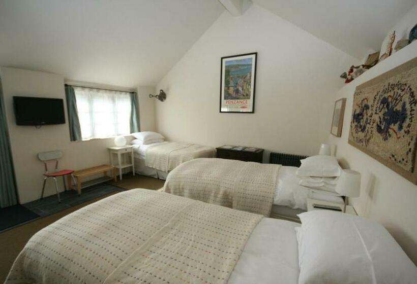 스탠다드 트리플 룸, T's At Lower Rudloe Farm