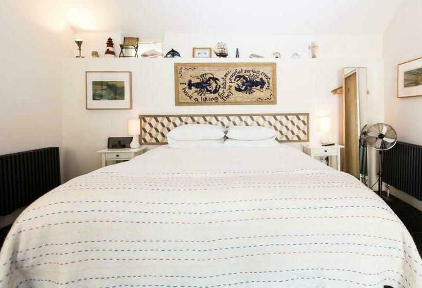 스탠다드 트리플 룸, T's At Lower Rudloe Farm