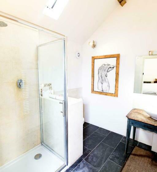 스탠다드 트리플 룸, T's At Lower Rudloe Farm