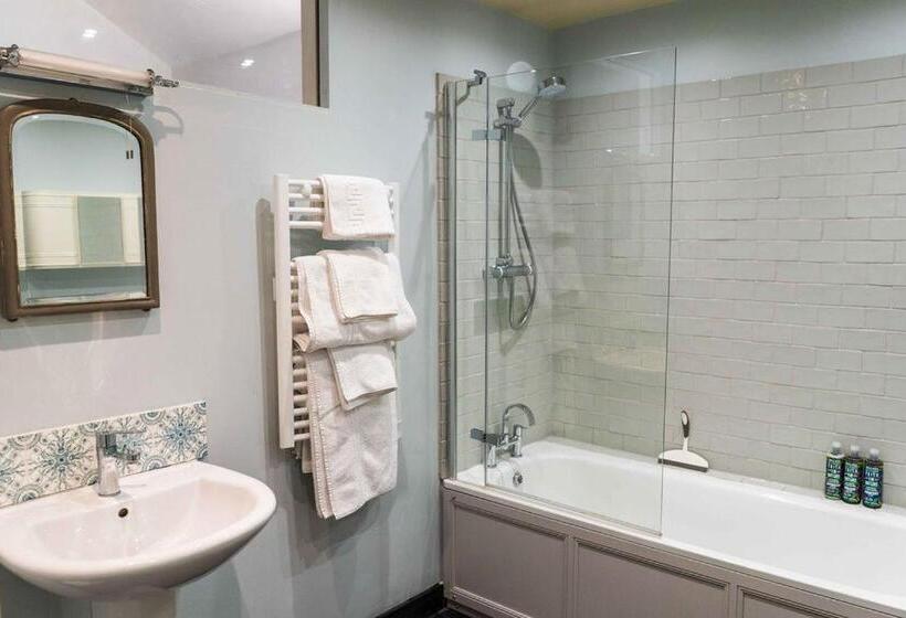 스탠다드 스튜디오, T's At Lower Rudloe Farm