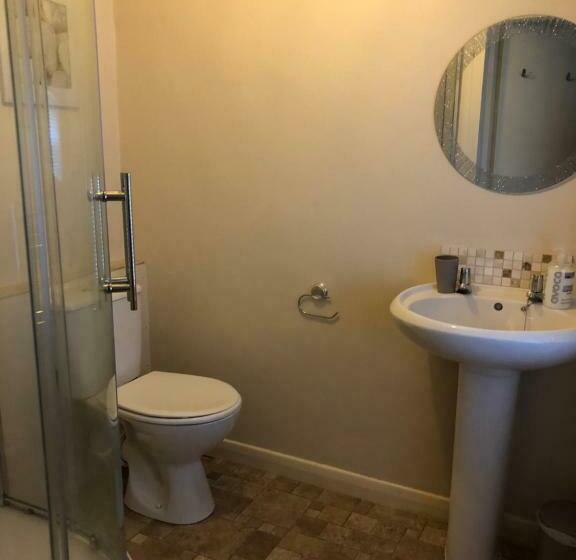 חדר משפחתי, Westdene