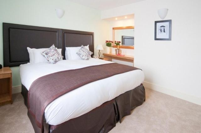 חדר משפחתי, Castle Limes