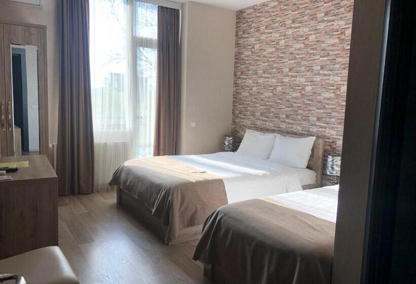 اتاق استاندارد سه نفره, Continental