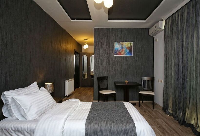 اتاق استاندارد سه نفره, Continental