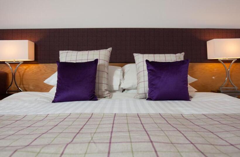 Семейный Номер, Cressfield Country House