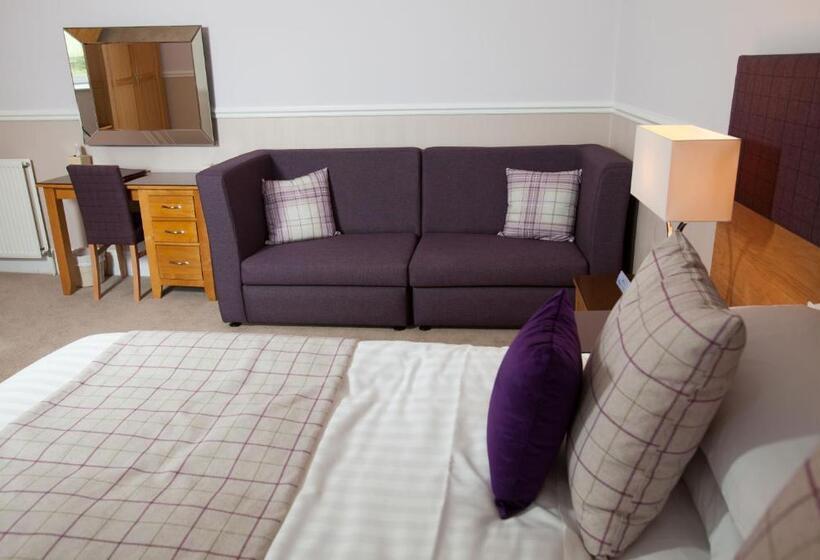 غرفة عائلية, Cressfield Country House