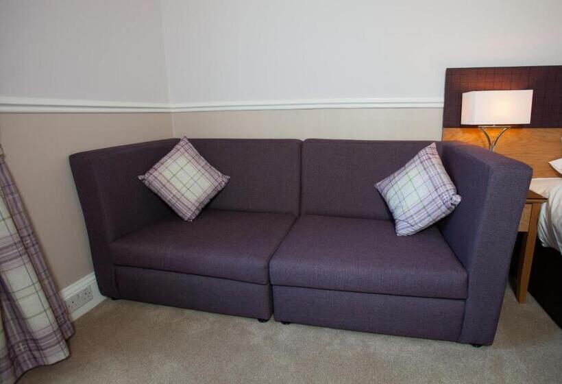 غرفة عائلية, Cressfield Country House