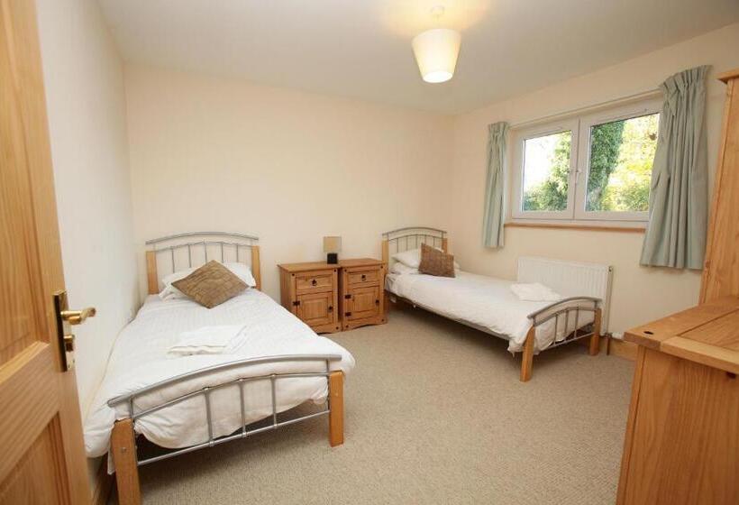 Хижина, Cressfield Country House