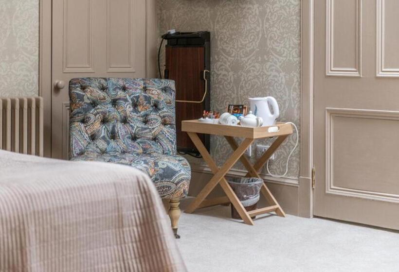 Büyük Çift Kişilik Yataklı Lüks Oda, The Cults