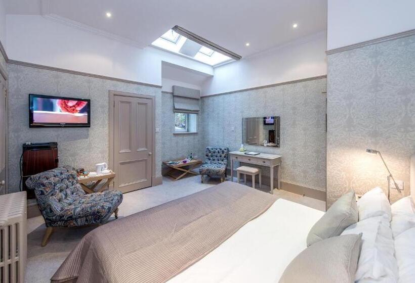 Büyük Çift Kişilik Yataklı Lüks Oda, The Cults