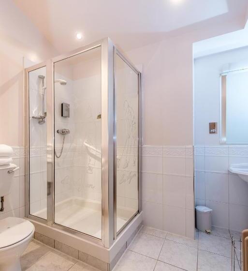 Büyük Çift Kişilik Yataklı Lüks Oda, The Cults