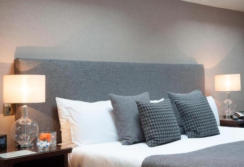 Büyük Çift Kişilik Yataklı Lüks Oda, The Cults