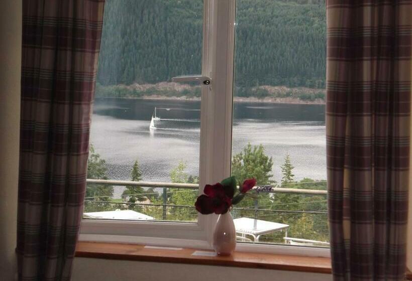 Номер Стандарт Вид на Озеро, Foyers Roost