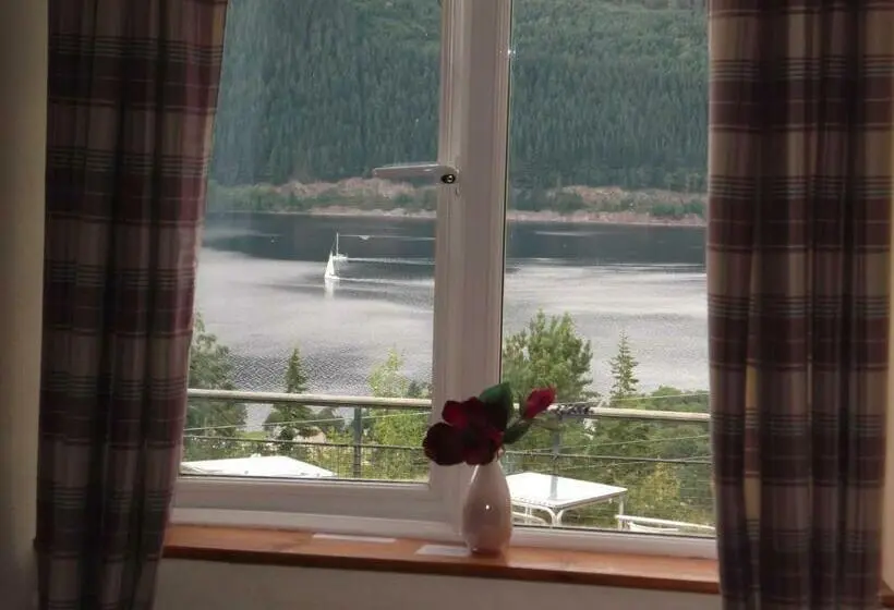 Standard-huone Järvinäkymä, Foyers Roost