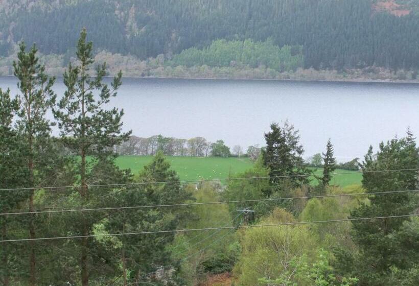 Номер Стандарт Вид на Озеро, Foyers Roost