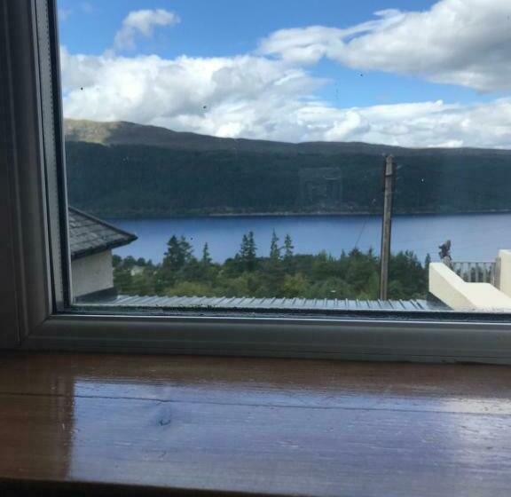 Номер Стандарт Вид на Озеро, Foyers Roost