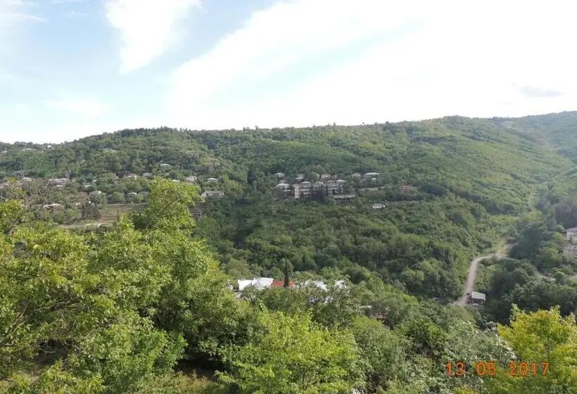 اتاق استاندارد چهارنفره با بالکن, Galavnis Kari