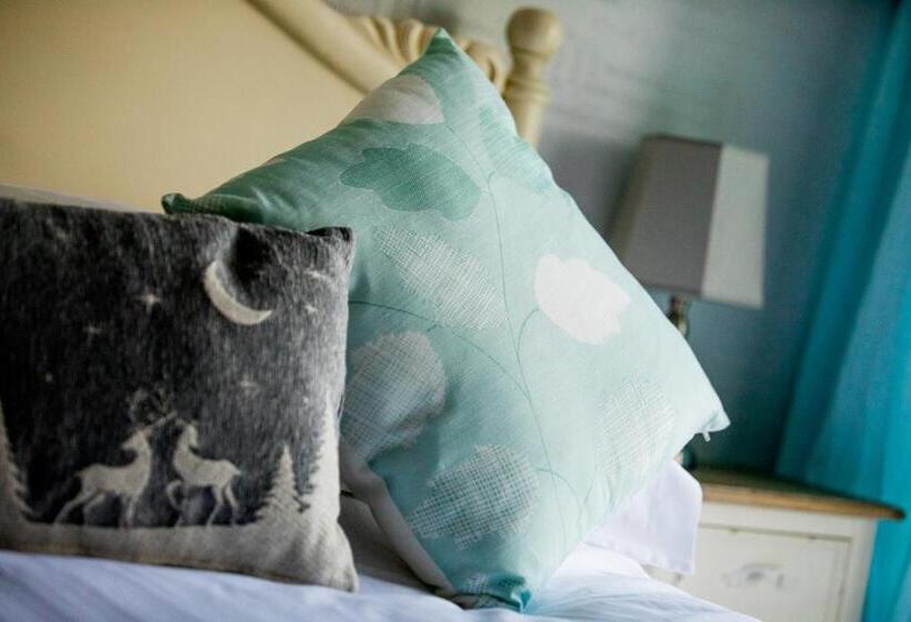 غرفة قياسية فردية, The Howard Arms