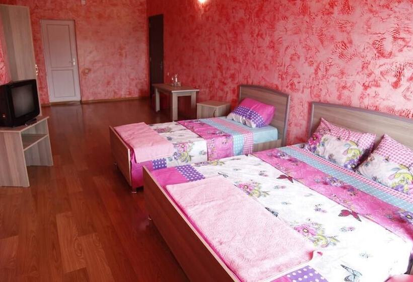 اتاق استاندارد سه نفره, M Palace