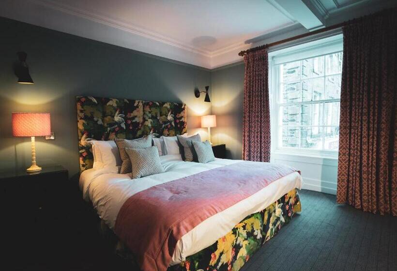 חדר דלוקס, Plato's