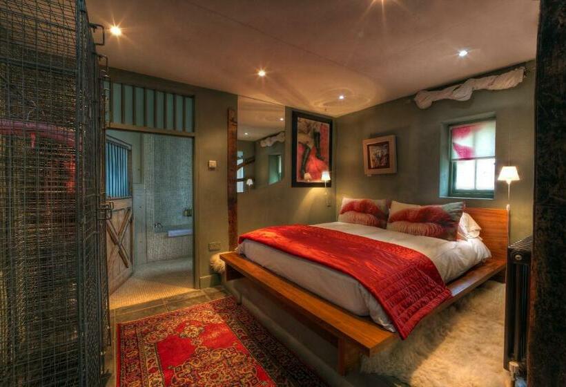 豪华套房, Strattons