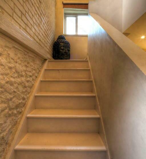 复式套房, Strattons