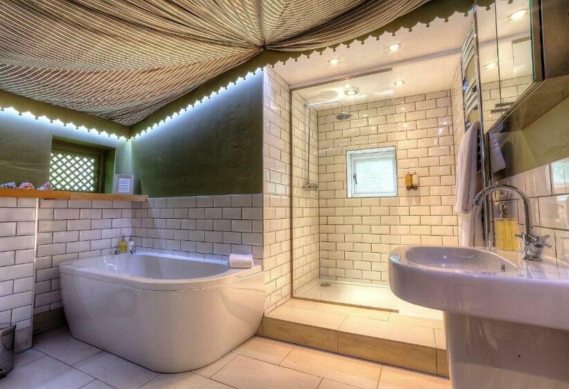 豪华套房, Strattons