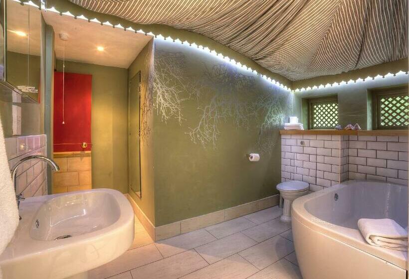 豪华套房, Strattons