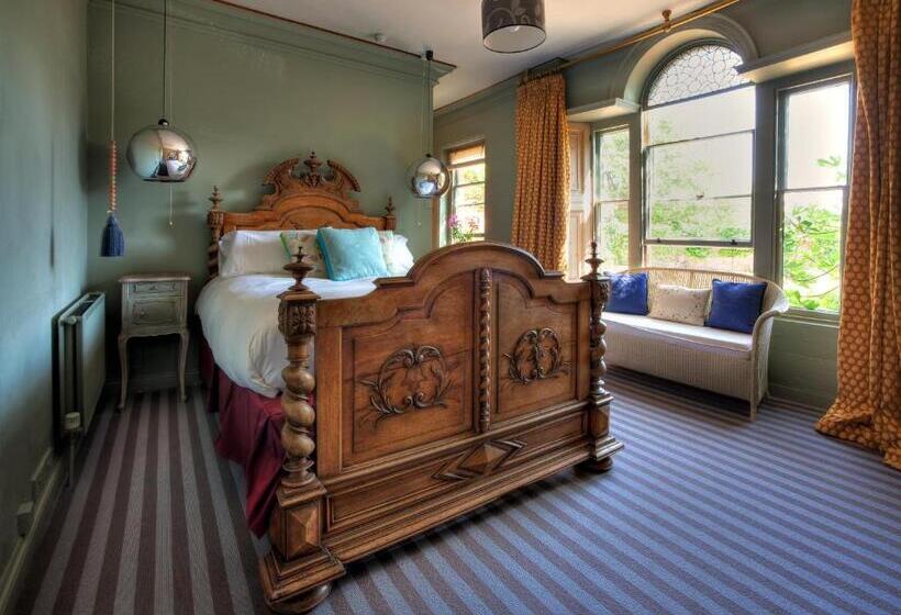 标准间, Strattons