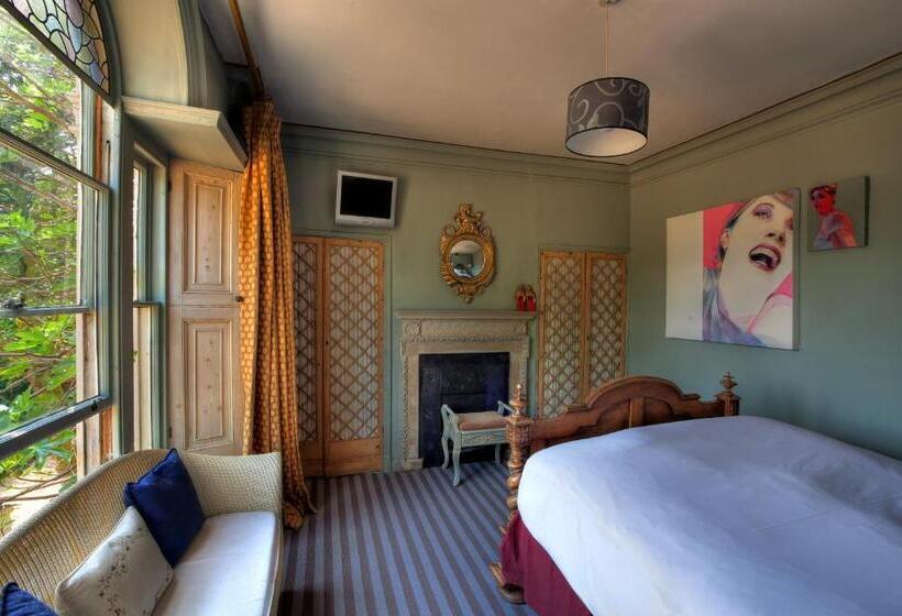 标准间, Strattons