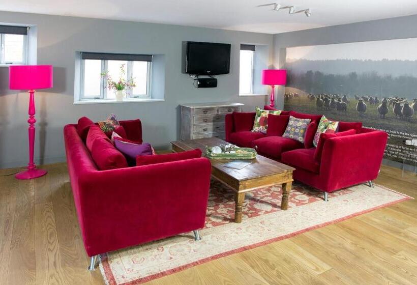 标准工作室, Strattons