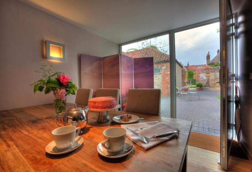 标准工作室, Strattons