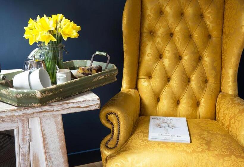 标准工作室, Strattons