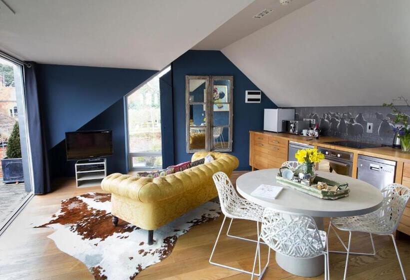 标准工作室, Strattons