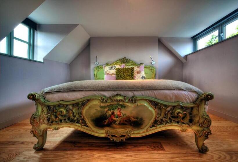 基本间, Strattons