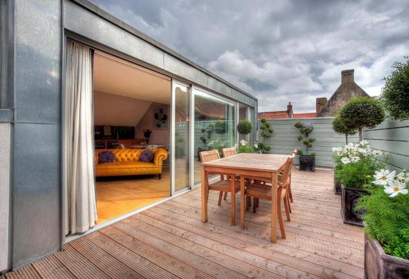 标准工作室, Strattons