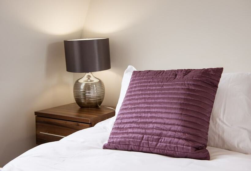 Camera Standard, The Birchtree