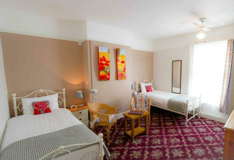 스탠다드 룸, The Clifton