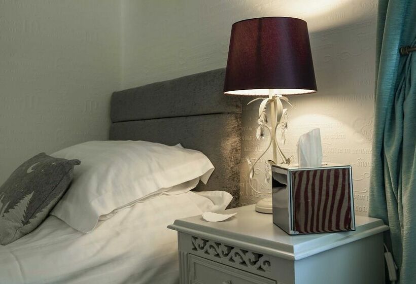 غرفة قياسية فردية, The Howard Arms