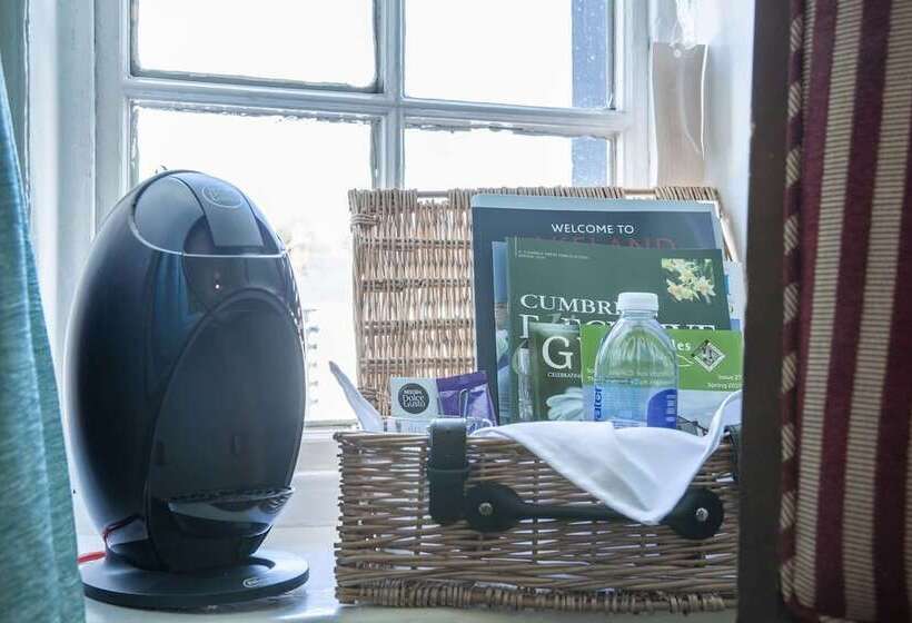 غرفة قياسية فردية, The Howard Arms