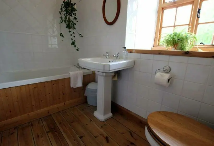 キングサイズベッドのスタンダードルーム, Larkrise Cottage Bed And Breakfast