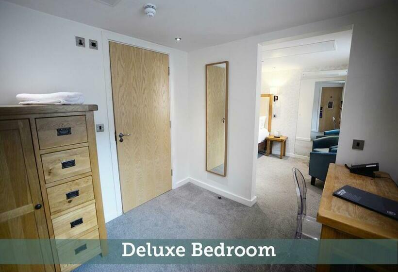Номер Deluxe Кровать Кинг, The Waterside Hotel And Leisure Club