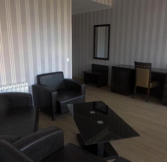 اتاق استاندارد سه نفره, Tskaltubo Hotel Prometheus