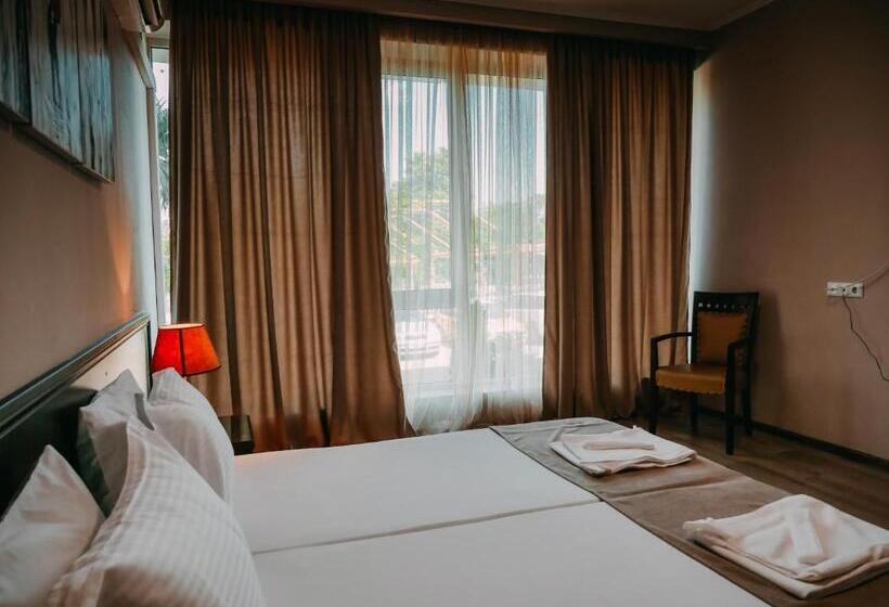 اتاق استاندارد سه نفره, Tskaltubo Hotel Prometheus