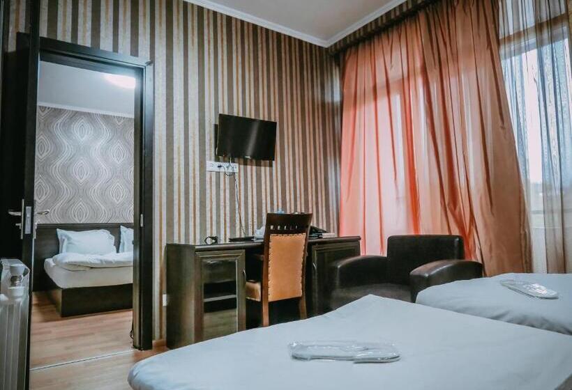 اتاق استاندارد سه نفره, Tskaltubo Hotel Prometheus