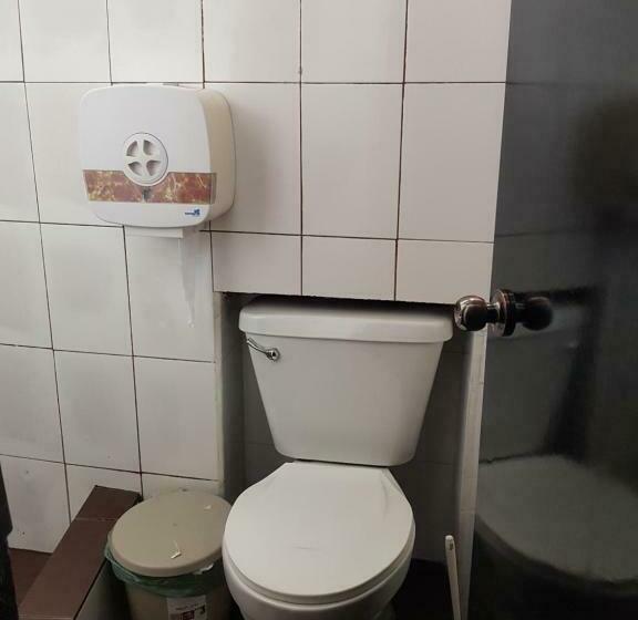 اتاق استاندارد یک تخته با سرویس بهداشتی مشترک, Hostal Juana De Arco