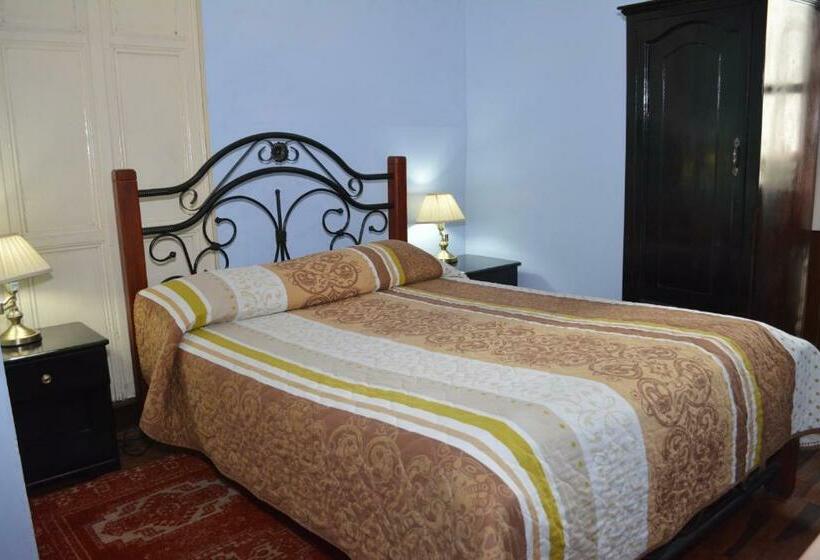 חדר אקונומי, Hostal Juana De Arco