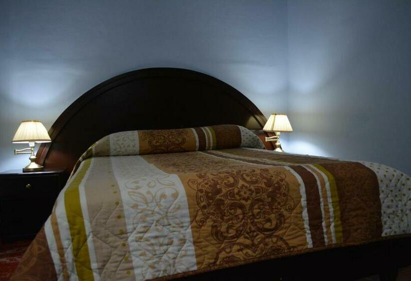 חדר אקונומי, Hostal Juana De Arco