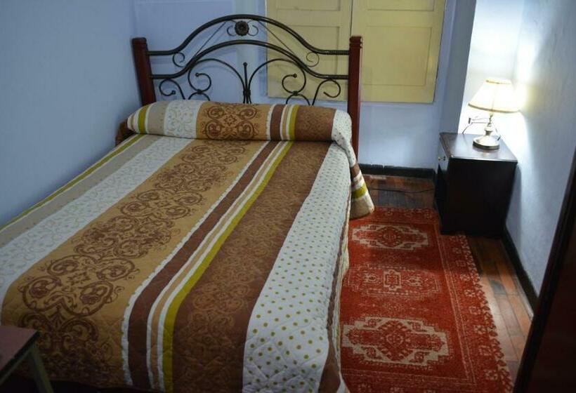 חדר אקונומי, Hostal Juana De Arco