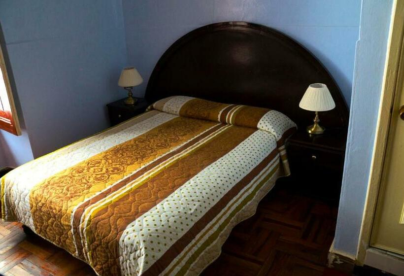 اتاق اکونومی, Hostal Juana De Arco